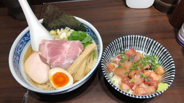 「白醤油煮干しそば¥760+鰤丼¥500」@寿製麺 よしかわ 西台駅前店の写真