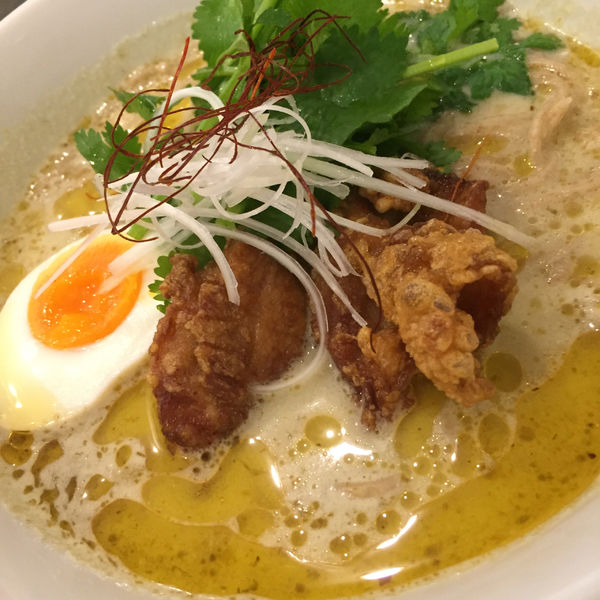 「グリーンカレーラーメン」@鶏そば カヲルの写真