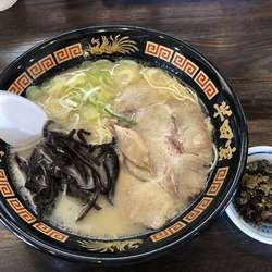 豚骨白ラーメン　￥６８０