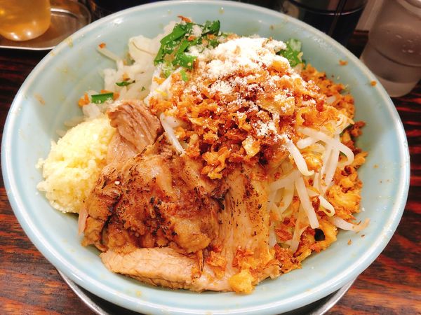 「ニラフラオニチーズカレー:950円」@麺でる 川崎店の写真