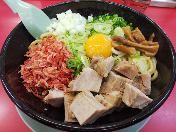 「【限定】えびまぜそば　中盛　＋コロチャーシュー６個：サービス」@山岡家 松本店の写真