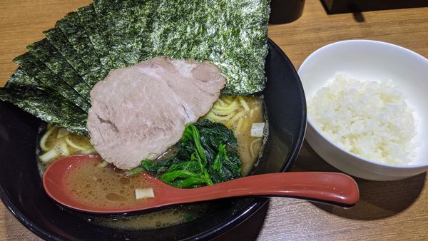 「ラーメン並のり増　ライス小」@麺家 黒の写真