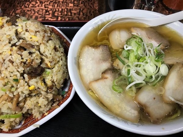 「チャーハン¥900についてくるスープ（という名のラーメン）」@こく一番の写真