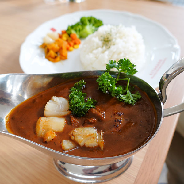 「北海道産ホタテ・カレー 1,223円」@北菓楼 札幌本館の写真