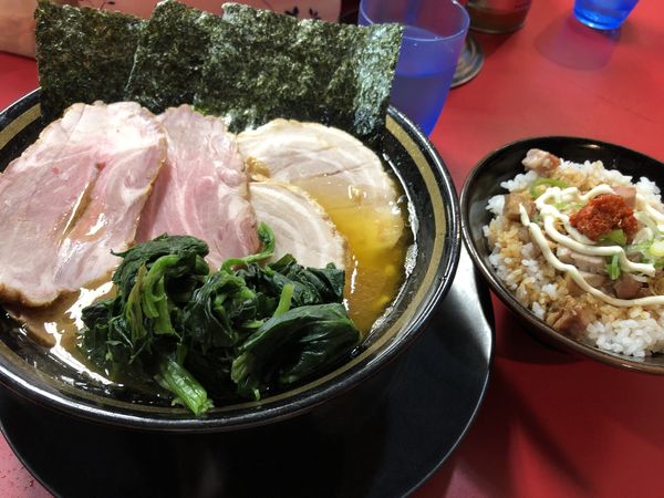 「チャーシュー麺固め多め　賄い飯」@家系ラーメン とらきち家の写真