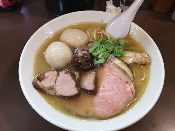 「こく塩　830円　特製150円　クーポン味玉」@鶏こく中華 すず喜の写真