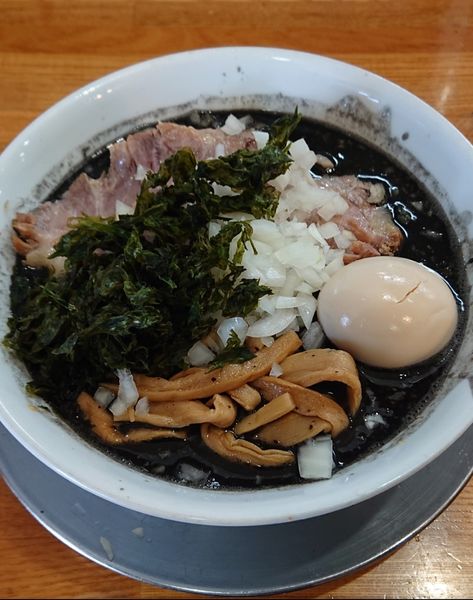 「特製竹炭そば(背脂  普通)」@中華そば136の写真