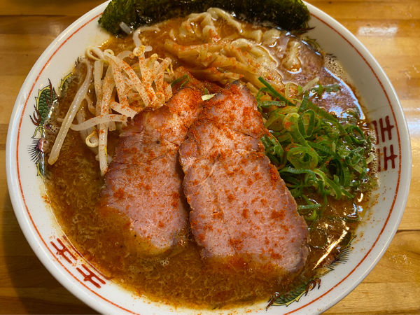 「辛いらぁめん」@なるめんの写真