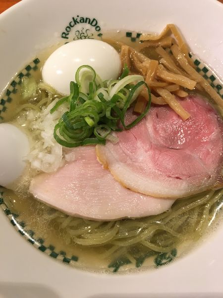 「味玉グリーン麺」@麺屋 六感堂 Rock'anDoの写真
