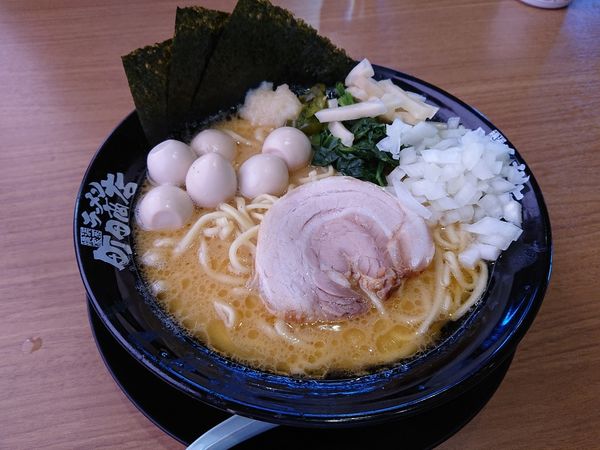 「ラーメン７２０円＋麺増し半玉１００円＋うずら５個１００円」@町田商店 所沢店の写真