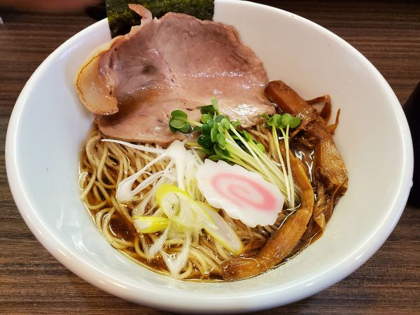 「淡麗醤油らーめん」@麺屋 煮干と鶏 ひんなの写真