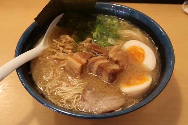 「もとまるらーめん 880円」@とんこつらーめん もとまるの写真