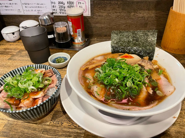 「鶏生醤油ラーメン」@岡本商店 谷町店の写真