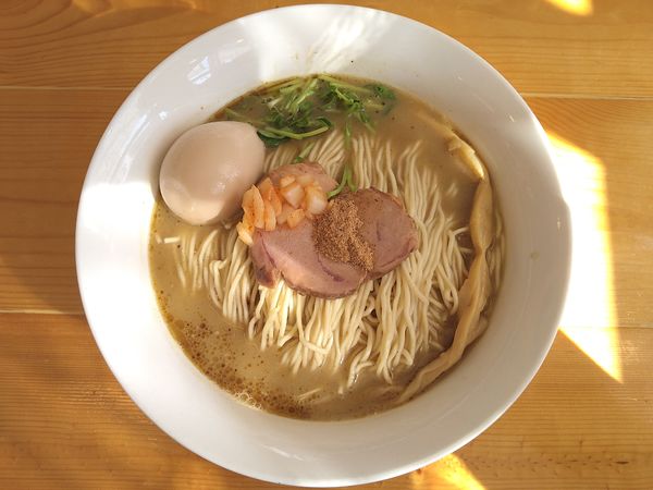 「味玉白湯正油ラーメン＋麺の大盛り」@らーめん食堂 ゆうき屋の写真