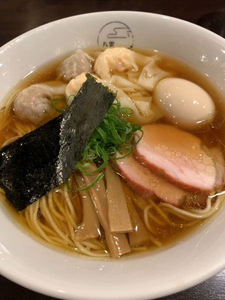 「特製ワンタンラーメンハーフ+味玉」@八雲の写真