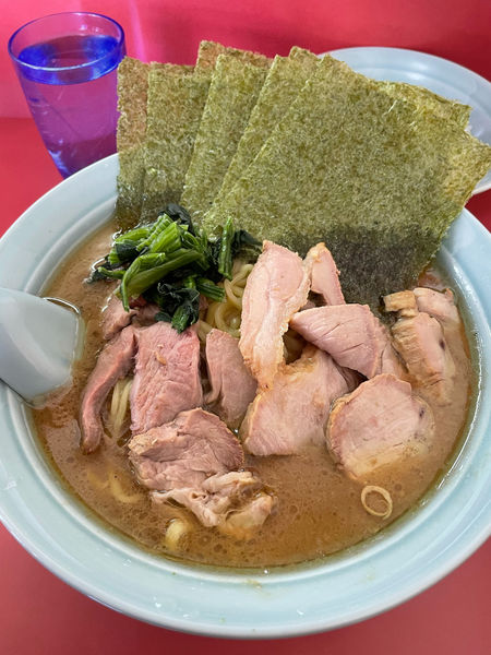 「大盛りチャーシュー麺、海苔増し、ライス」@沼津家の写真