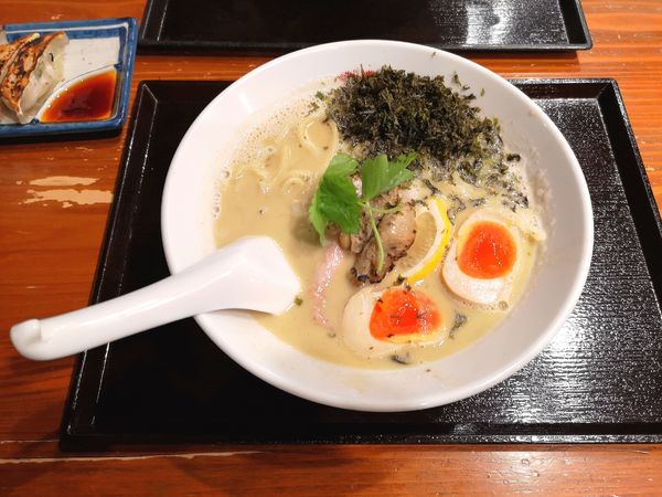 「【限定】濃厚牡蠣の白湯ソバ」@中華ソバ 俊麺製麺所の写真