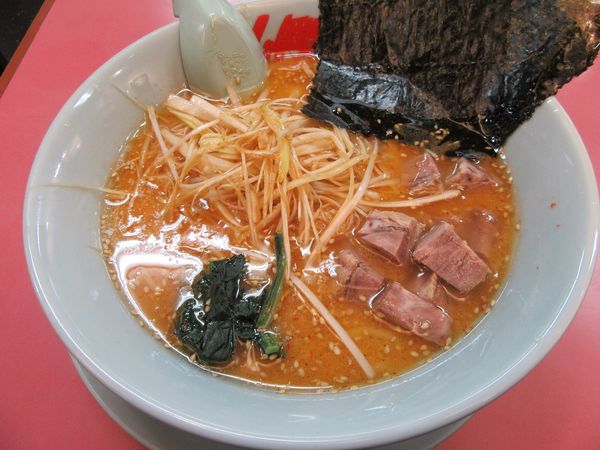 「特製味噌ネギラーメン（８７０円）」@ラーメン山岡家 つくば中央店の写真