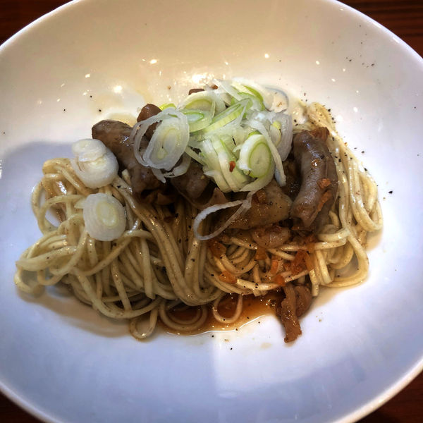 「和え麺（モツ焼き）300円」@麺＆cafe Coi.Coi.の写真