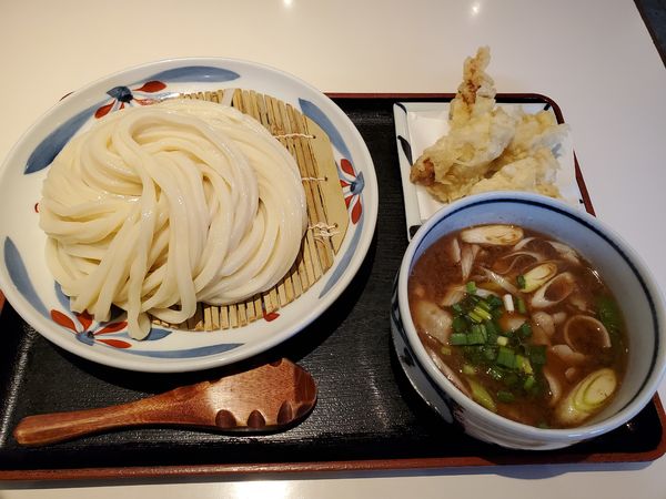 「肉汁うどん 中盛(900円) + 鶏天(150円)」@手打うどん 長谷沼の写真