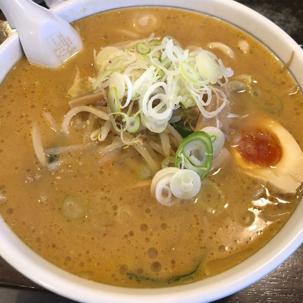 「みそらーめん　820円　半麺　-110円」@手打ちらーめん 麺之介の写真