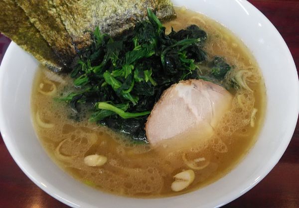 「ラーメン　+　ほうれん草」@甲子家の写真