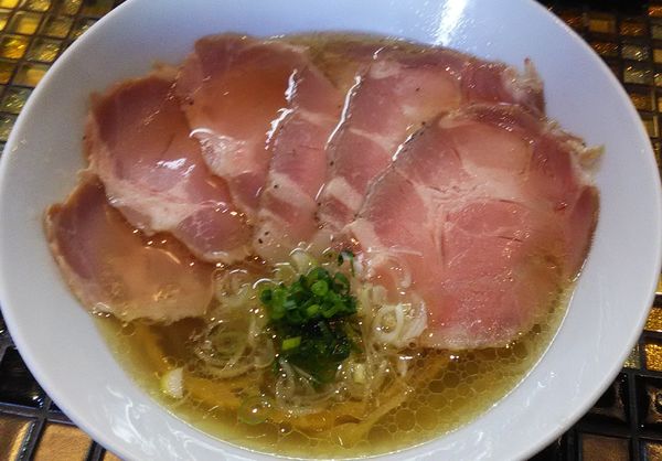 「塩ラーメン　+　チャーシュー」@町田汁場 しおらーめん進化 中山店の写真
