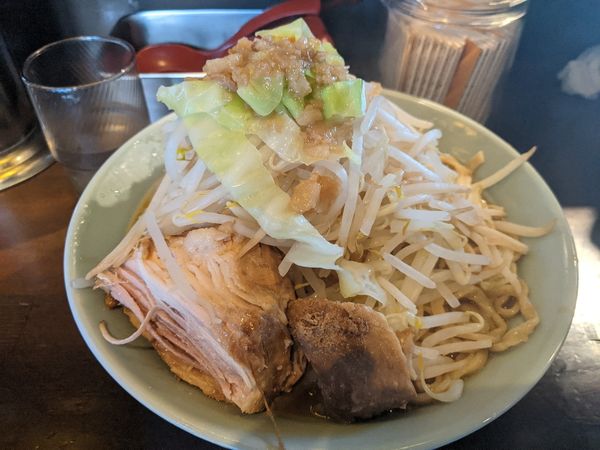 「中ラーメン　800円　麺300g すべて普通野菜400g」@立川マシマシ 9号店の写真