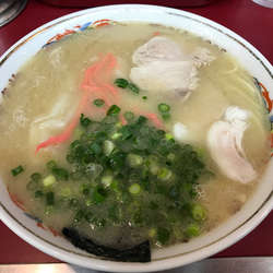 ワンタンメン　880円