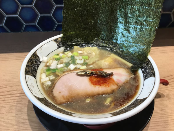 「凄い煮干ラーメン」@すごい煮干ラーメン野毛 すし 釣りきんの写真