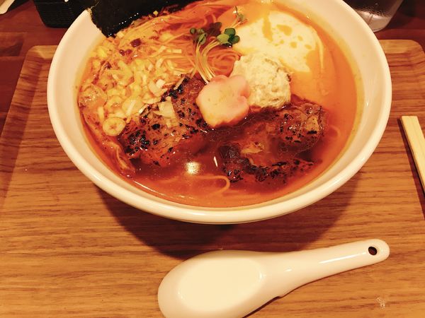 「マーラー香油淡麗らあめん　豚チャーシュー」@麺屋 楽笑の写真