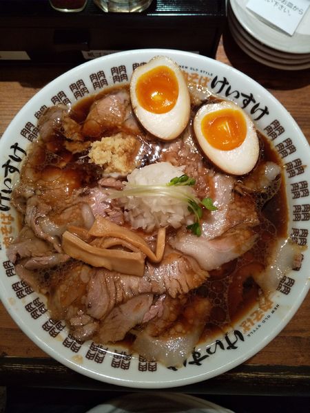 「肉そば醤油味玉入り」@NEW OLD STYLE 肉そば けいすけの写真
