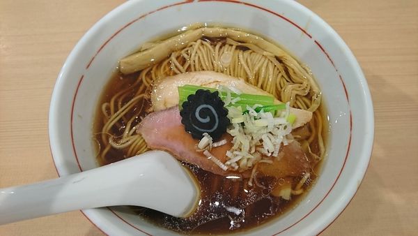 「醤油らぁ麺」@らぁ麺 くろ渦の写真