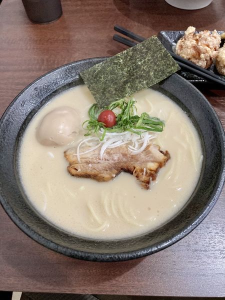 「豚骨中華蕎麦　味玉トッピング&唐揚げ」@中華蕎麦 萌芽の写真