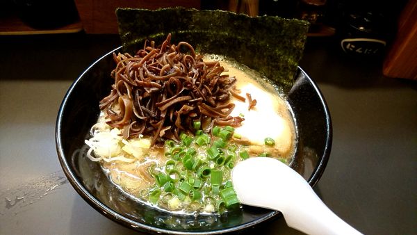 「茨城豚骨まる（木耳）830円」@茨城豚骨 とんこつ家 高菜の写真