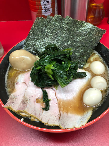 「勝関ラーメン中盛1100円」@横濱家系ラーメン 勝鬨家の写真