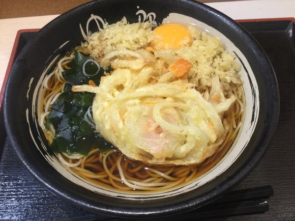 「朝そば玉子・生卵+わかめ(¥360+クーポン)」@ゆで太郎 竹橋店の写真