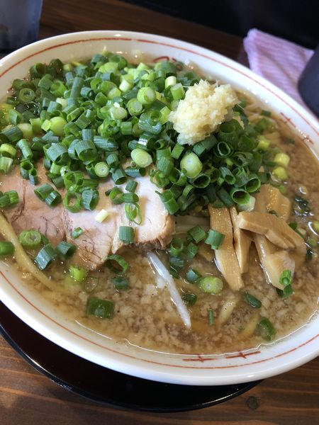 「背脂生姜醤油ラーメン+青ネギ」@スタミナススムの写真