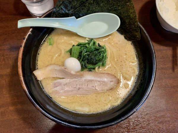 「濃厚豚骨醤油ラーメン」@吟家 茂原店の写真