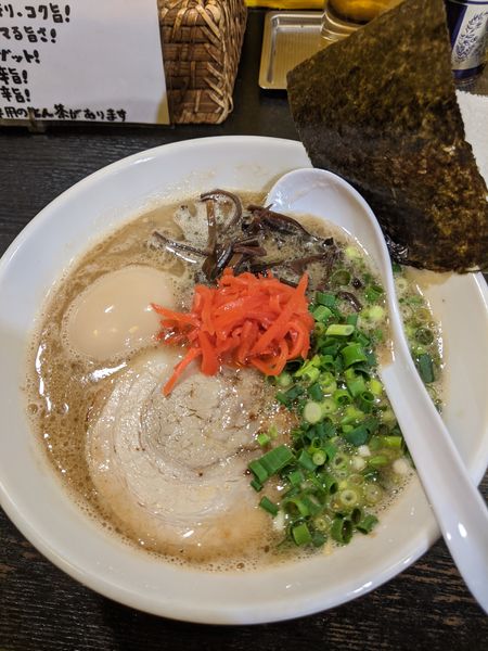 「味玉とんこつ（ふつう）」@上を向いていこうの写真