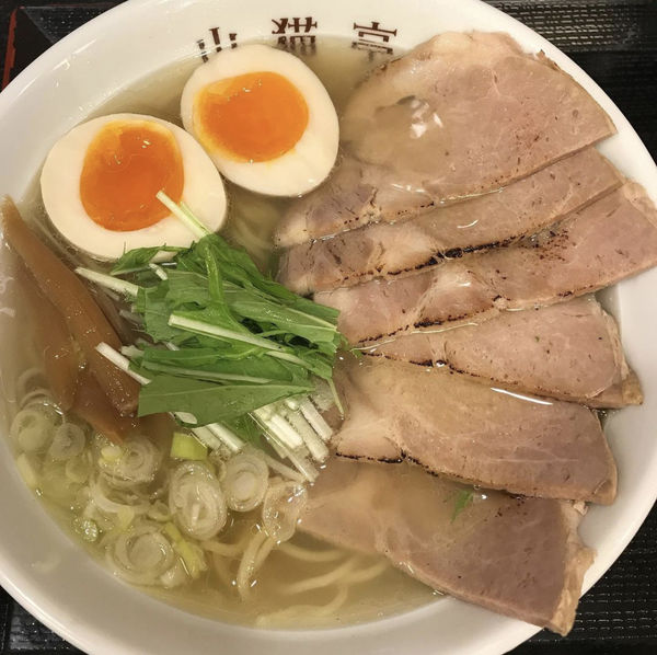 「香る塩　煮卵チャーシュー麺」@らーめん山猫亭の写真