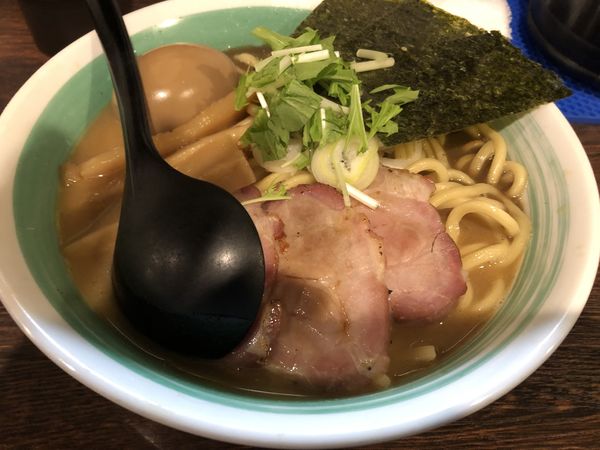 「特らぁめん中盛」@自家製麺 麺屋 利八の写真