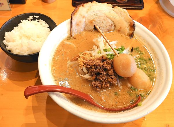 「山形味噌らーめん869 炙チャ143 ライス110」@麺場田所商店 春日部店の写真