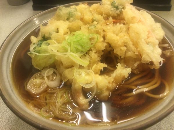 「天ぷらそば（￥390）」@そば処 かめや 神田西口店の写真