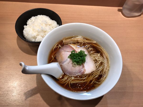 「らぁ麺(800円)+ライス(100円)」@らぁ麺 はやし田 横浜店の写真