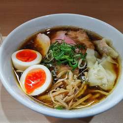 特製中華そば　１２５０円