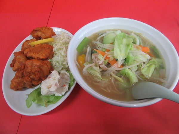 「タンメン（７００円）＋唐揚げ６５０円」@ほまれの写真