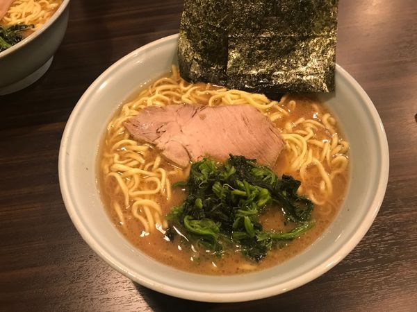 「ラーメン（大盛り）」@横浜らーめん 寿三家の写真