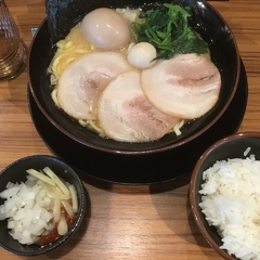 横浜家系ラーメン 壱角家 伊勢原店の画像