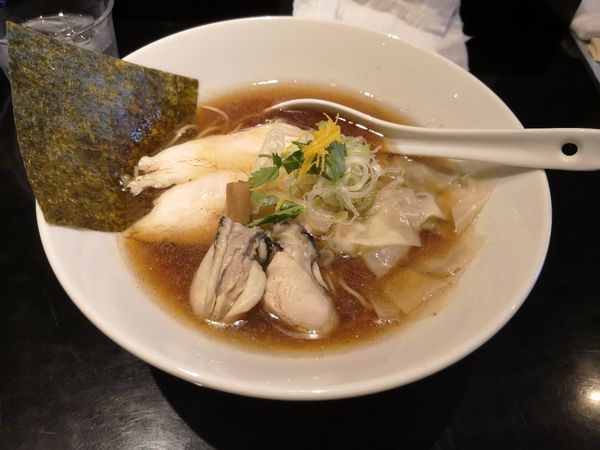 「牡蠣ラーメン1100円」@Tonariの写真